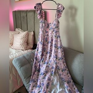 •The ASTR Wedelia Label Dress•